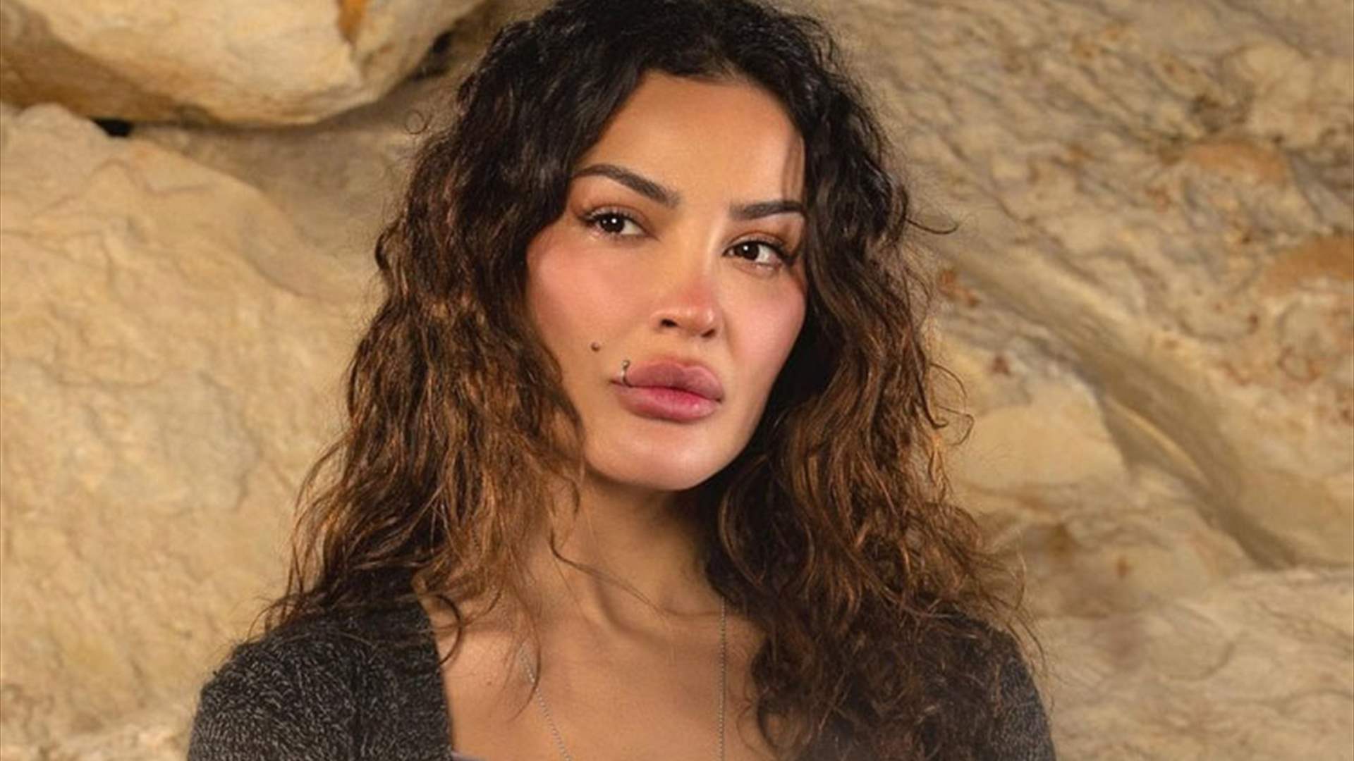 مغرّدة تهين نادين نسيب نجيم بعد فوز ياسمينا زيتون... "ليش قلة التهذيب؟"