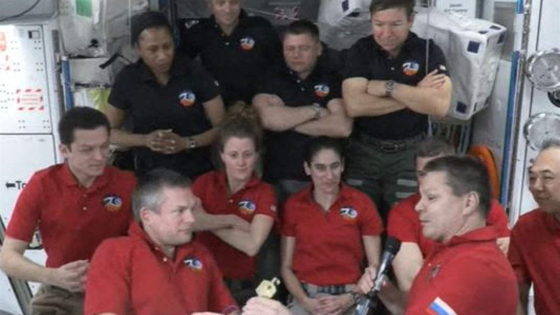 طاقم &quot;كرو-7&quot; يغادر عائداً الى الأرض بعد مهمة في محطة الفضاء الدولية