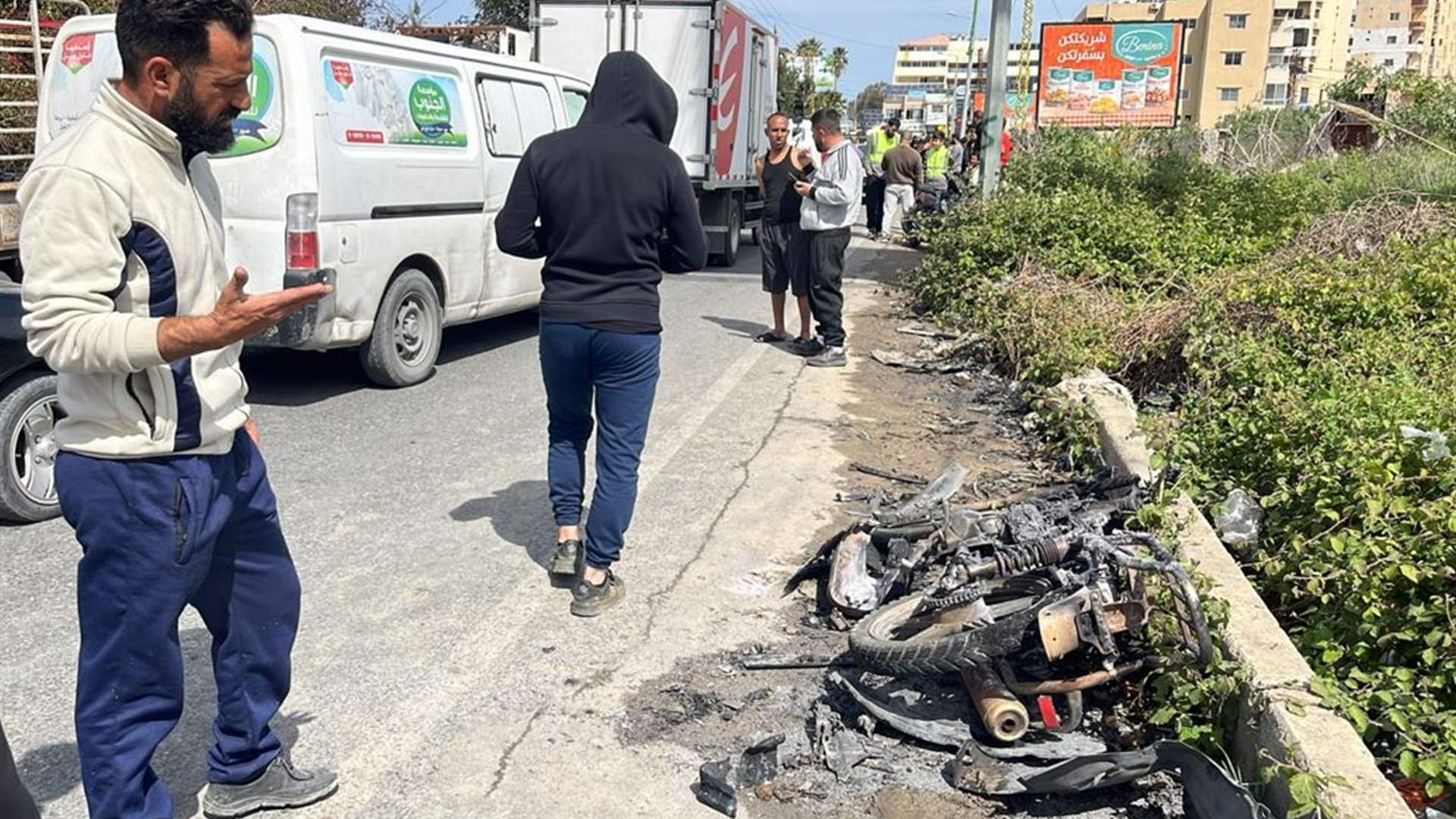 شهيدان وجريحان في الغارة على طريق صور- الحوش