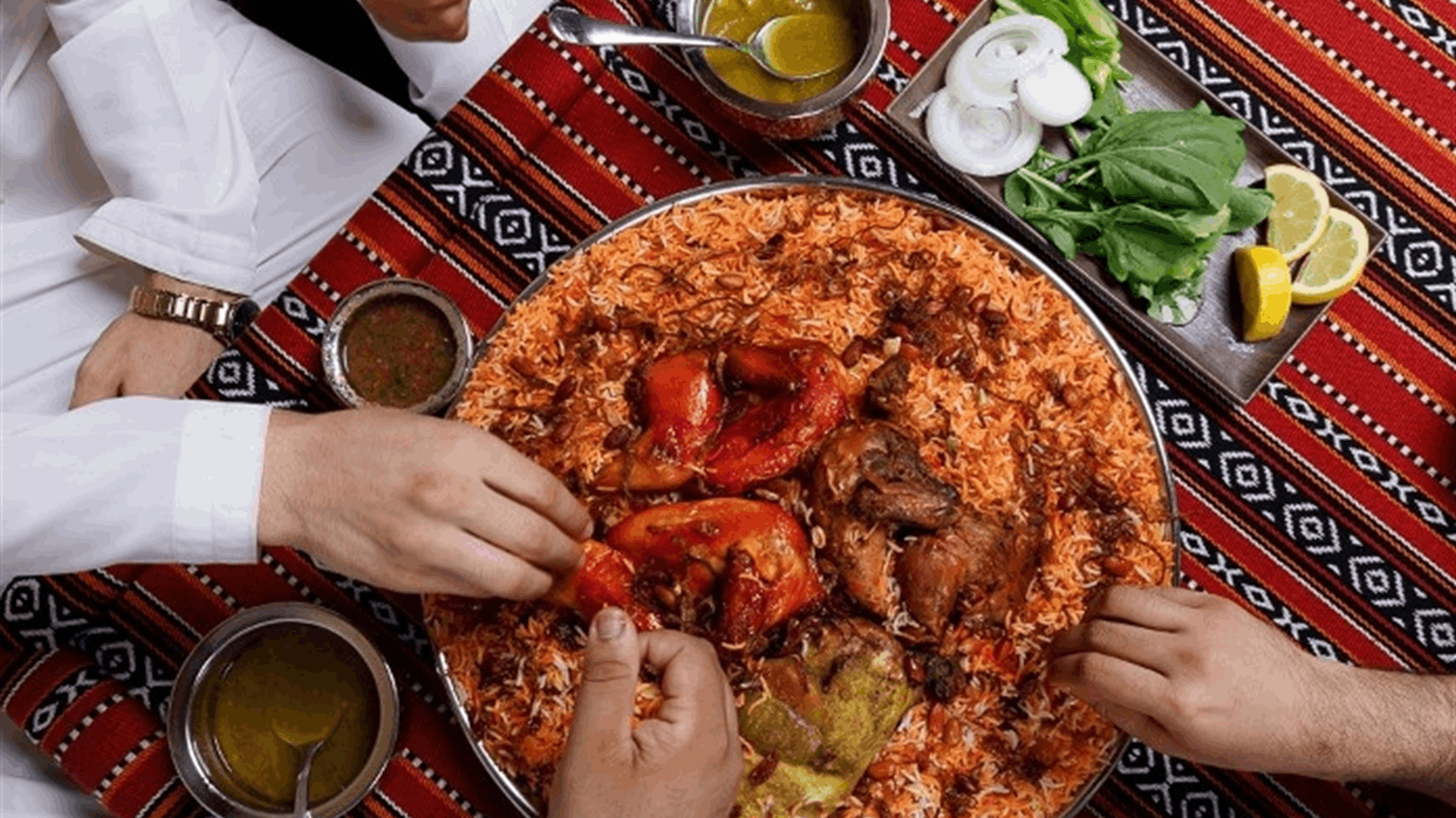 عادات رمضانية مميزة في اليمن... من طلاء جدران المنازل الى تنظيف الشوارع وهذه قصة الأواني الجديدة! 
