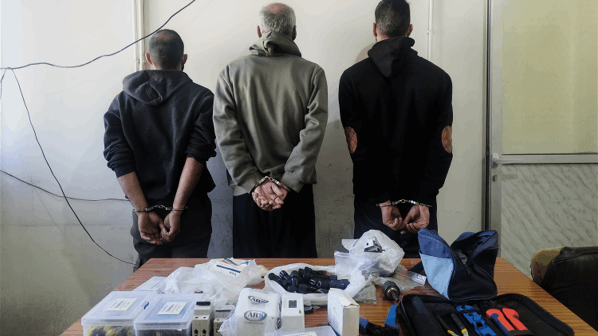 قوى الأمن: توقيف عصابة سرقة سيارات تنشط في مناطق جبل لبنان