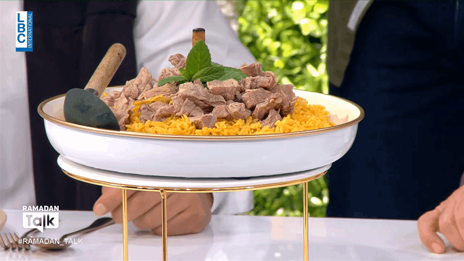 في مائدة رمضان... إليكم أشهى الأطباق الفلسطينية مع الشيف موسى الأحمد (فيديو)