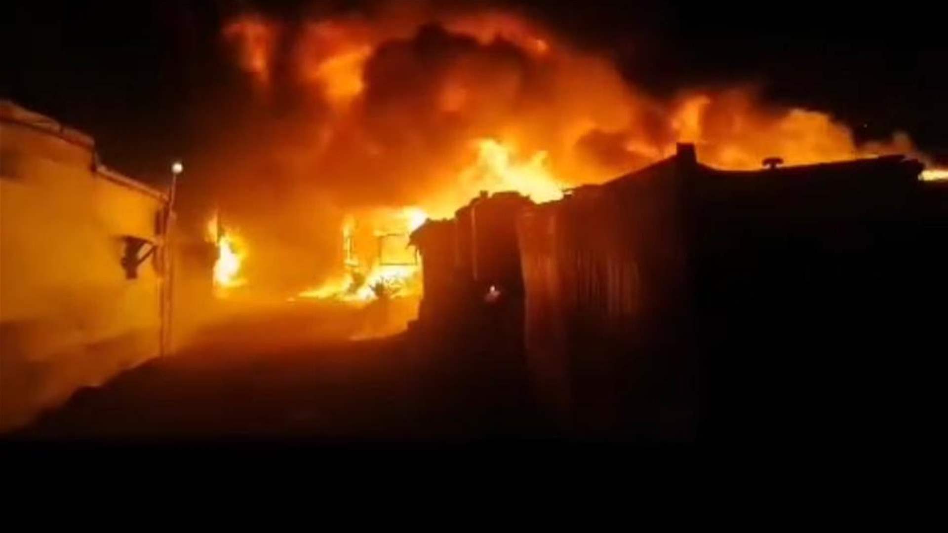 حريق كبير في مخيم في عرسال