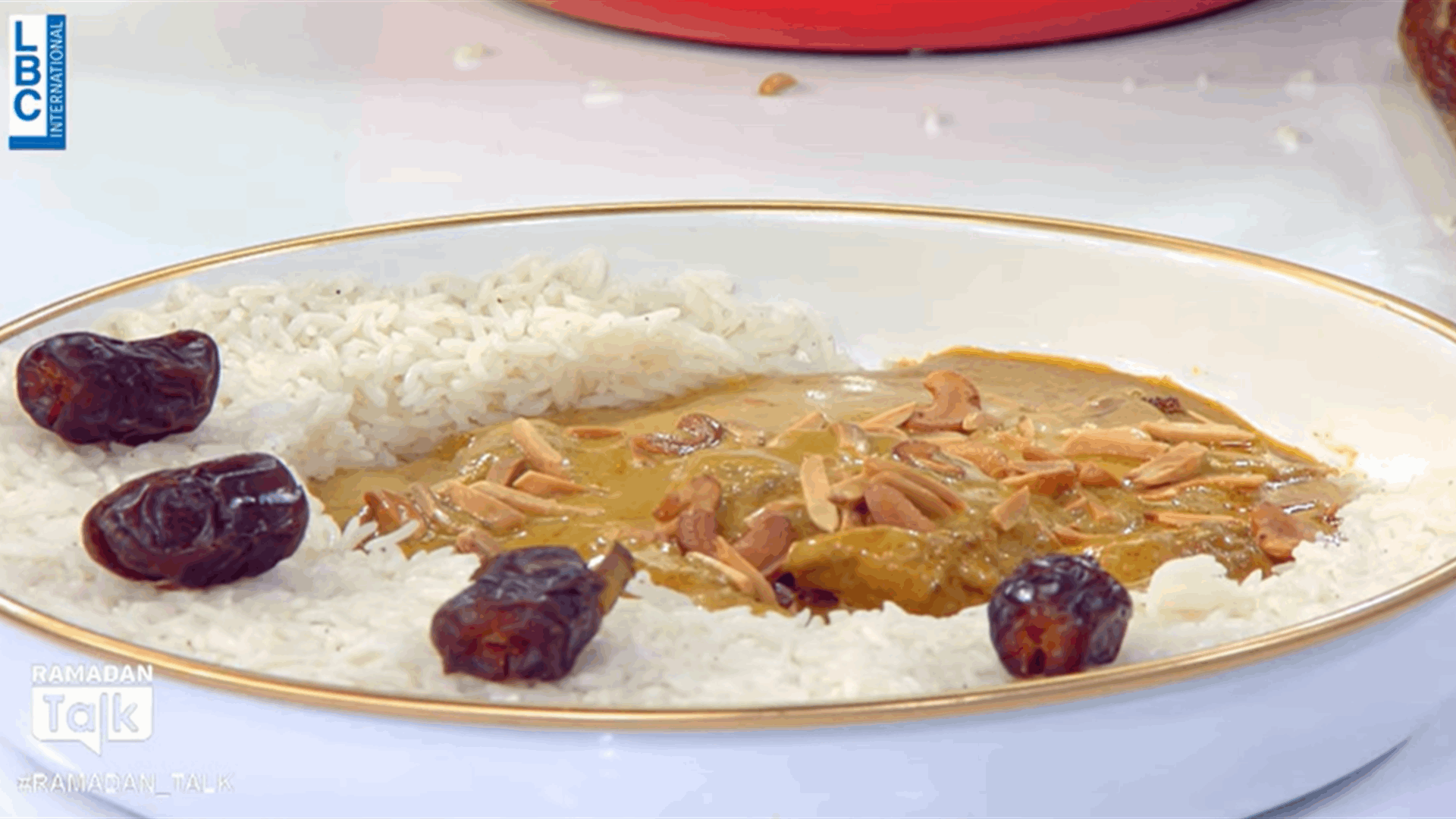 الدجاج بصلصة الكاري مع الأرُز وحساء الذرة... طبقان مميزان على طريقة الشيف محمد سلهب (فيديو)