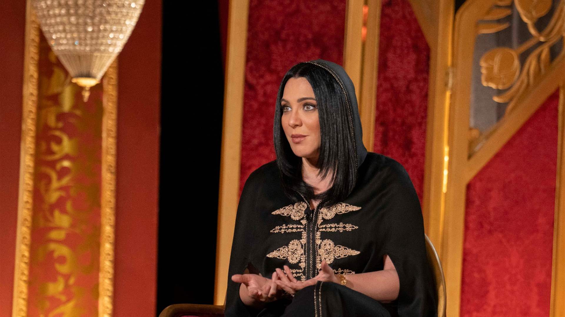 سقط ديكور التصوير عليها... سلاف فواخرجي تفقد بصرها لمدّة ساعتين