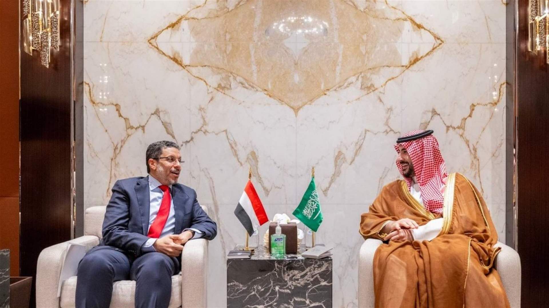 بن مبارك لـ&quot;الشرق الأوسط&quot;: تفهم سعودي لتوجهات الحكومة اليمنية