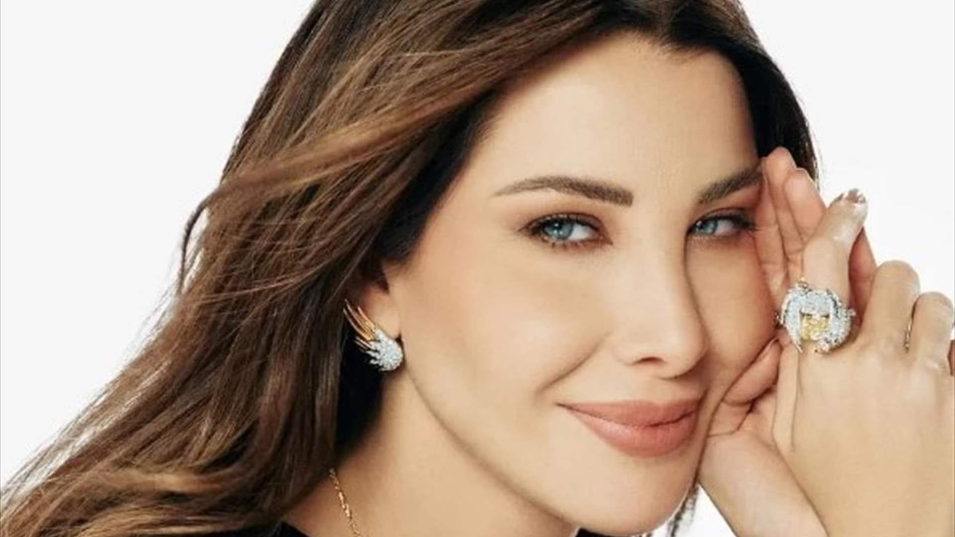 نانسي عجرم مع فادي الهاشم وبناتهما الثلاث في أحد الشعانين: أيام كلّها سلام وحبّ