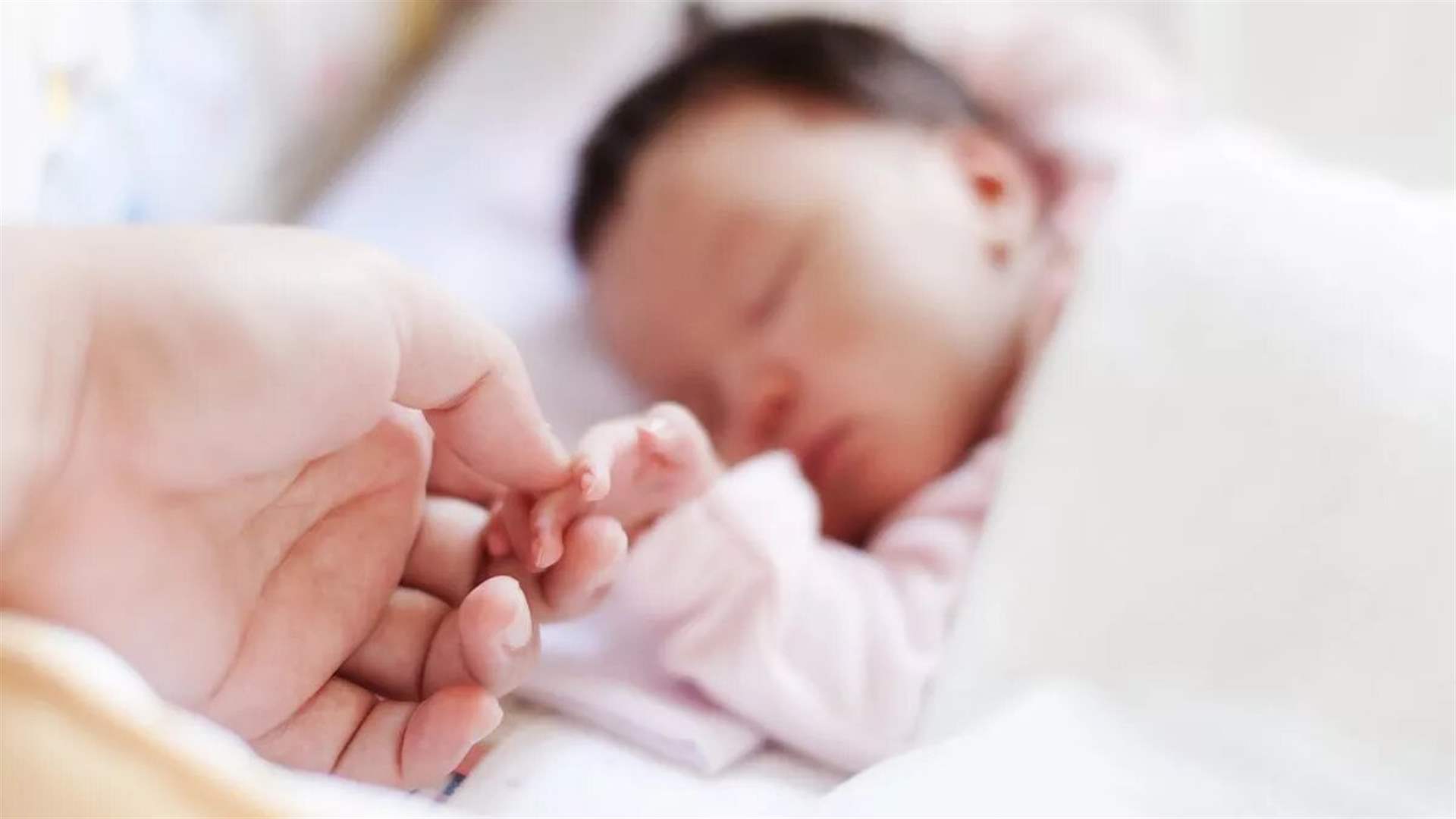امرأة تفكر بالانفصال عن زوجها... ما علاقة اسم ابنتها بالأمر؟