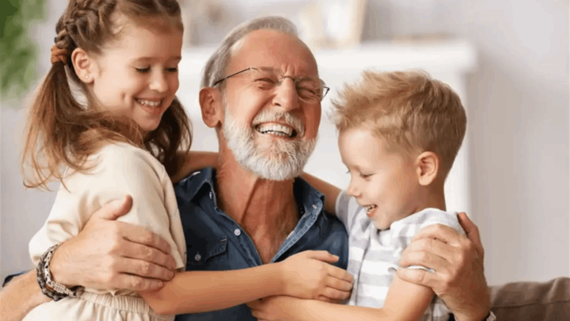 ترك والدها أمواله لزوجته الثالثة وتوأمه... سيّدة تواجه مشكلة عائلية: ما الحلّ؟ 