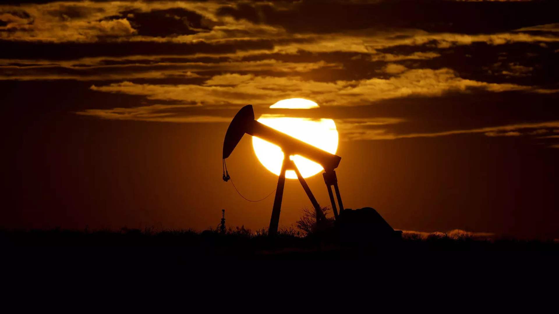 Oil Price Surge and Biden&#39;s Dilemma: Global Factors Impacting Energy Markets