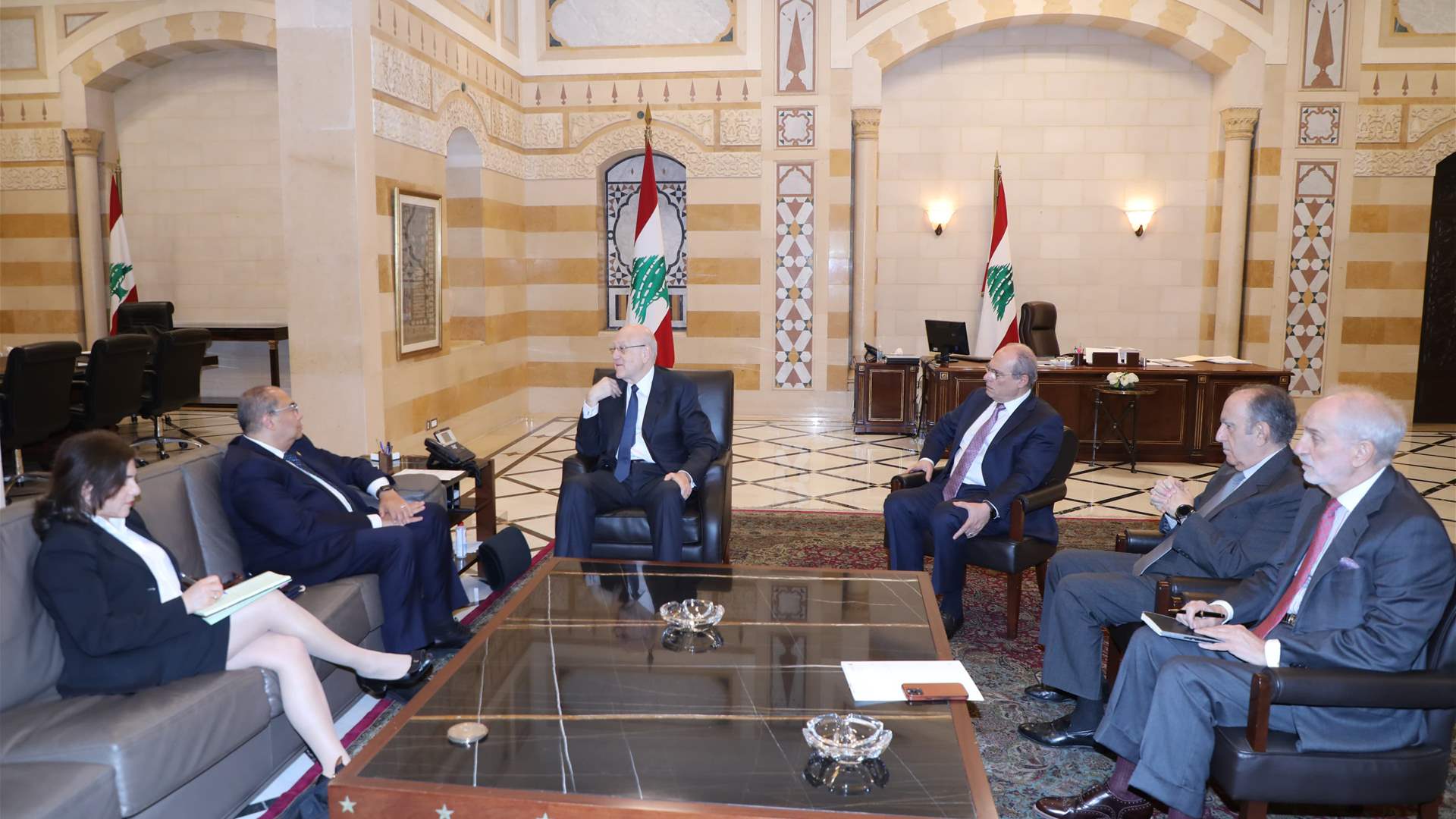 ميقاتي التقى مسؤولين في صندوق النقد والاونروا وعرض مع ريزا وضع النازحين من الجنوب 
