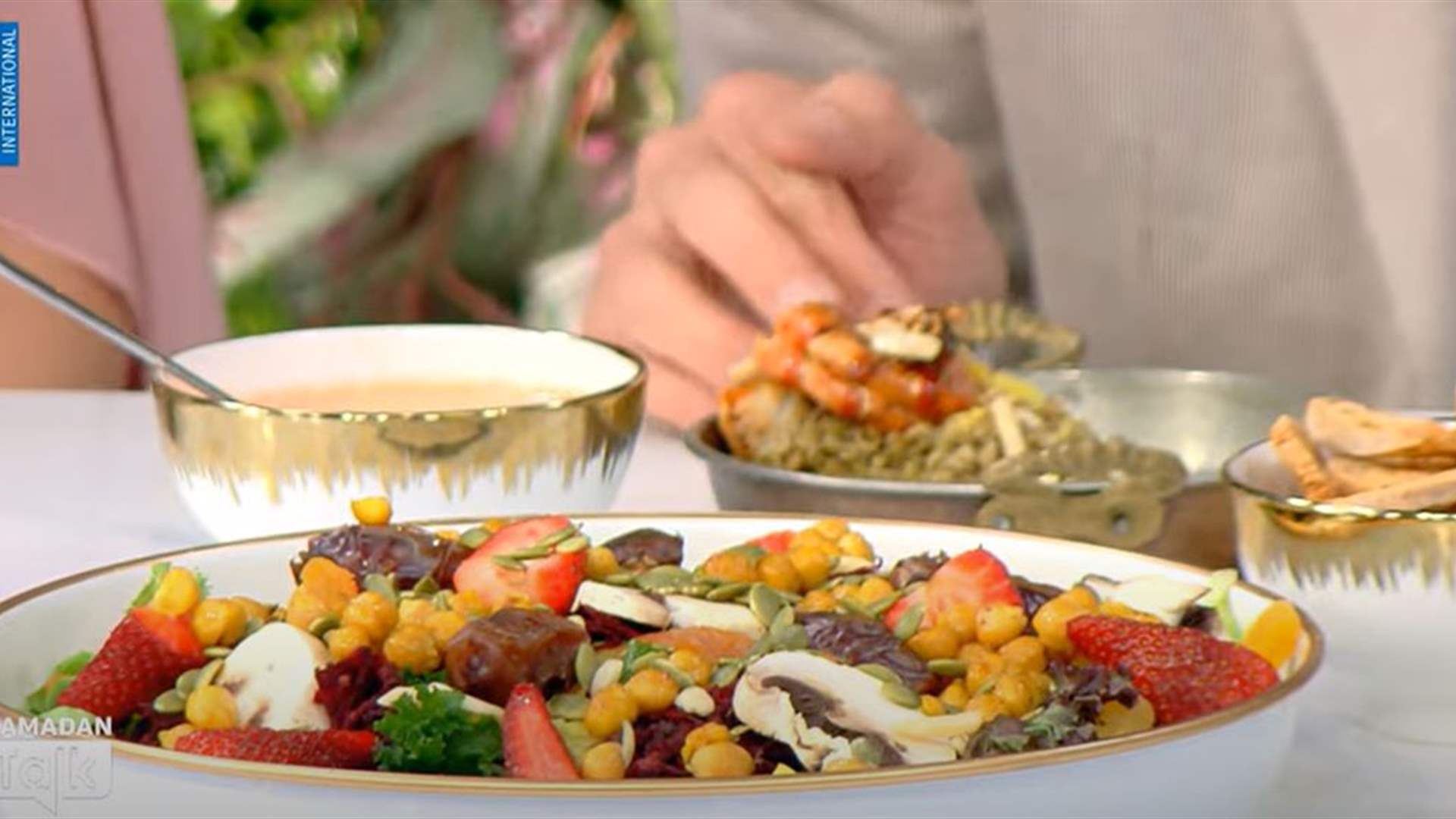 الفريكة مع القريدس وشوربة البروكولي... مائدة رمضانية لذيذة على طريقة الشيف ماريا نجيم! (فيديو)