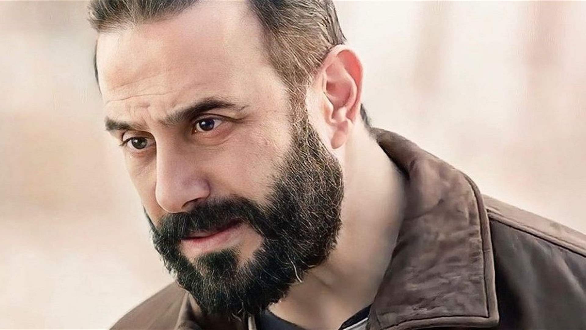 فيديو مُتداول لقصي خولي يثير جدلاً... فقد أعصابه في موقع التصوير ثم اعتذر!