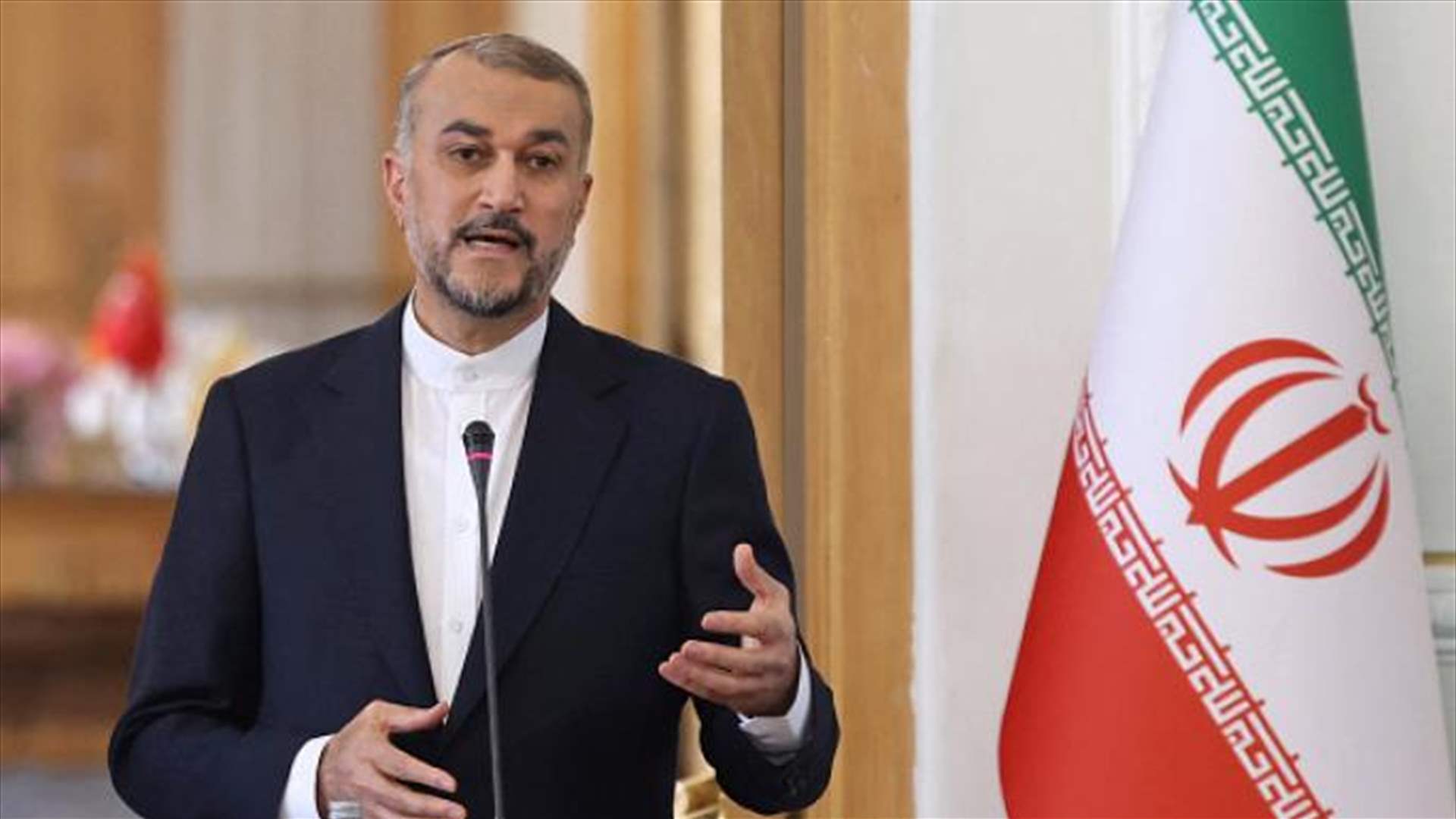 وزير الخارجية الإيراني يلتقي مسؤولا حوثيا في مسقط