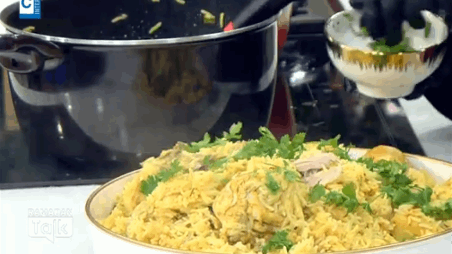 مع حلول عيد الفطر... الشيف ضحى تُقدم طبقاً يمنياً والمعمول على طريقتها (فيديو)