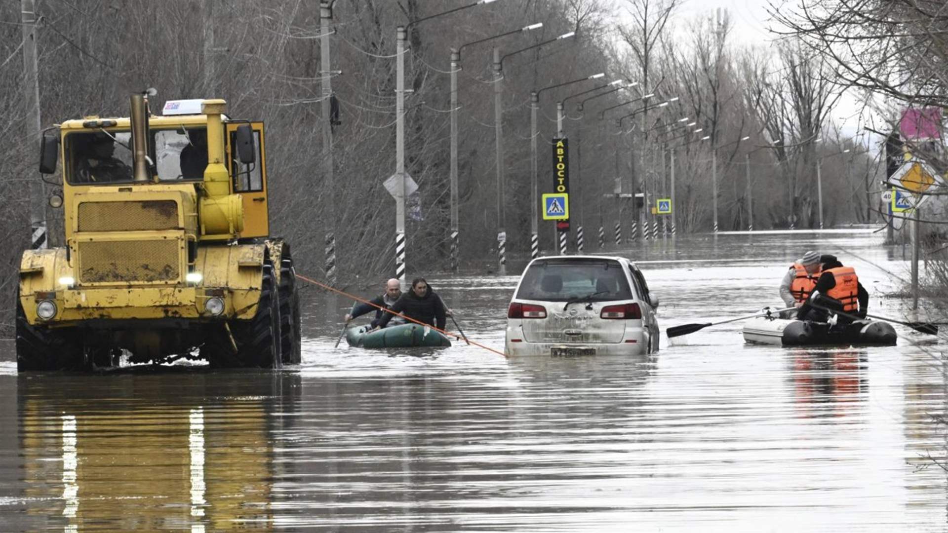 السلطات الروسية تحذّر من وضع صعب بسبب الفيضانات الغزيرة