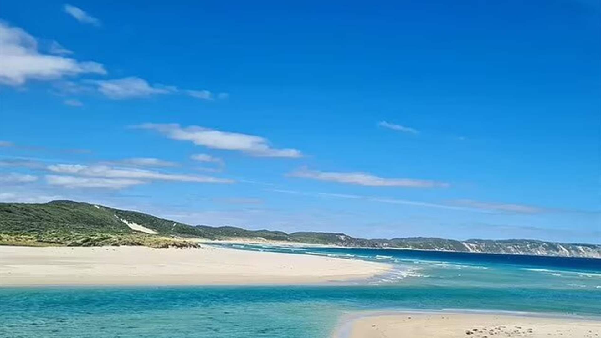 اكتشاف شاطئ أسترالي غير معروف... تعرّفوا إلى &quot;جنة السباحة&quot;! (صور)