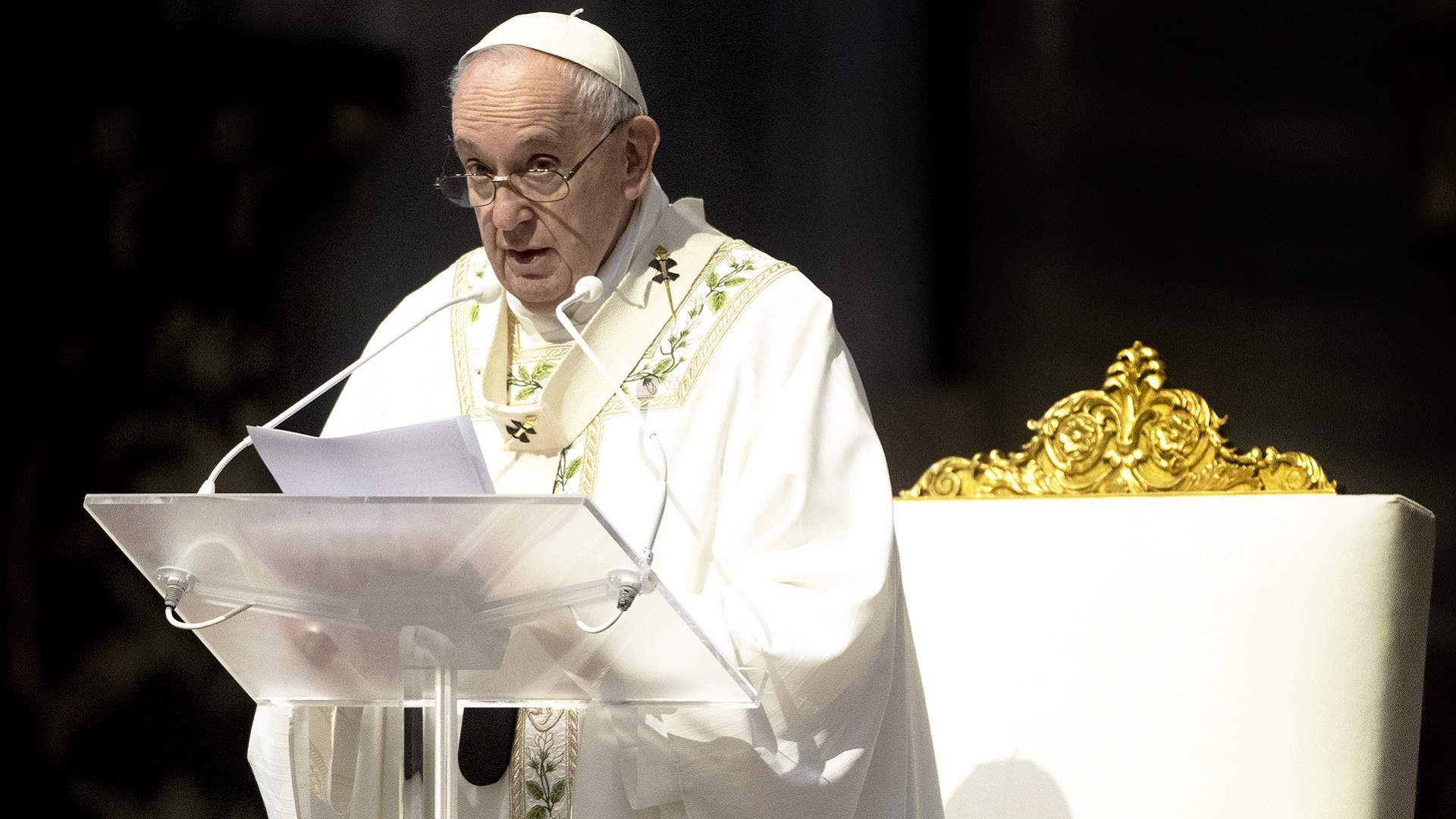 Pope Francis calls for halting the &#39;spiral of violence&#39; in the Middle East