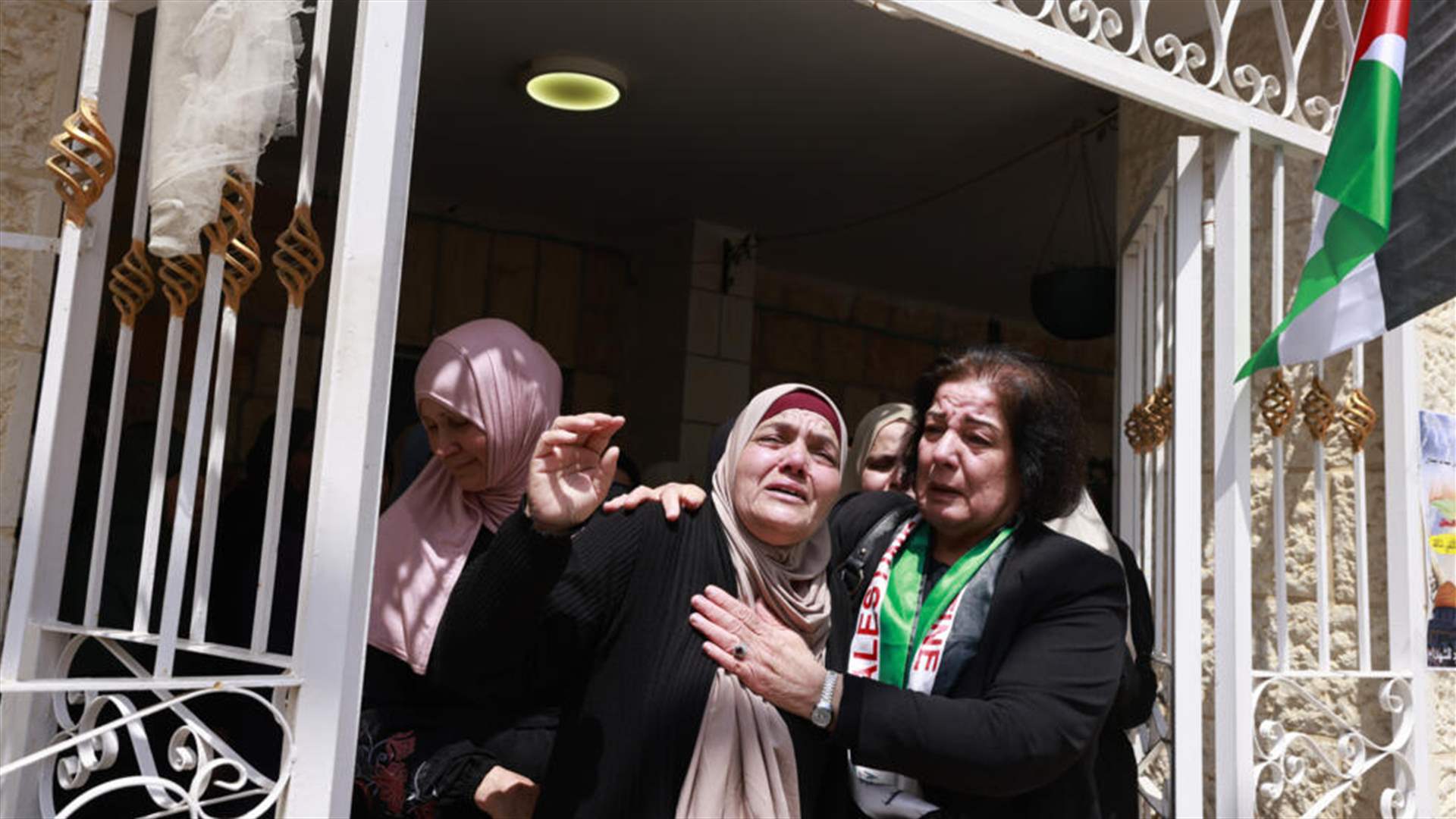 الفلسطينيون يشيعون فتى قُتل خلال هجوم المستوطنين على قرى فلسطينية