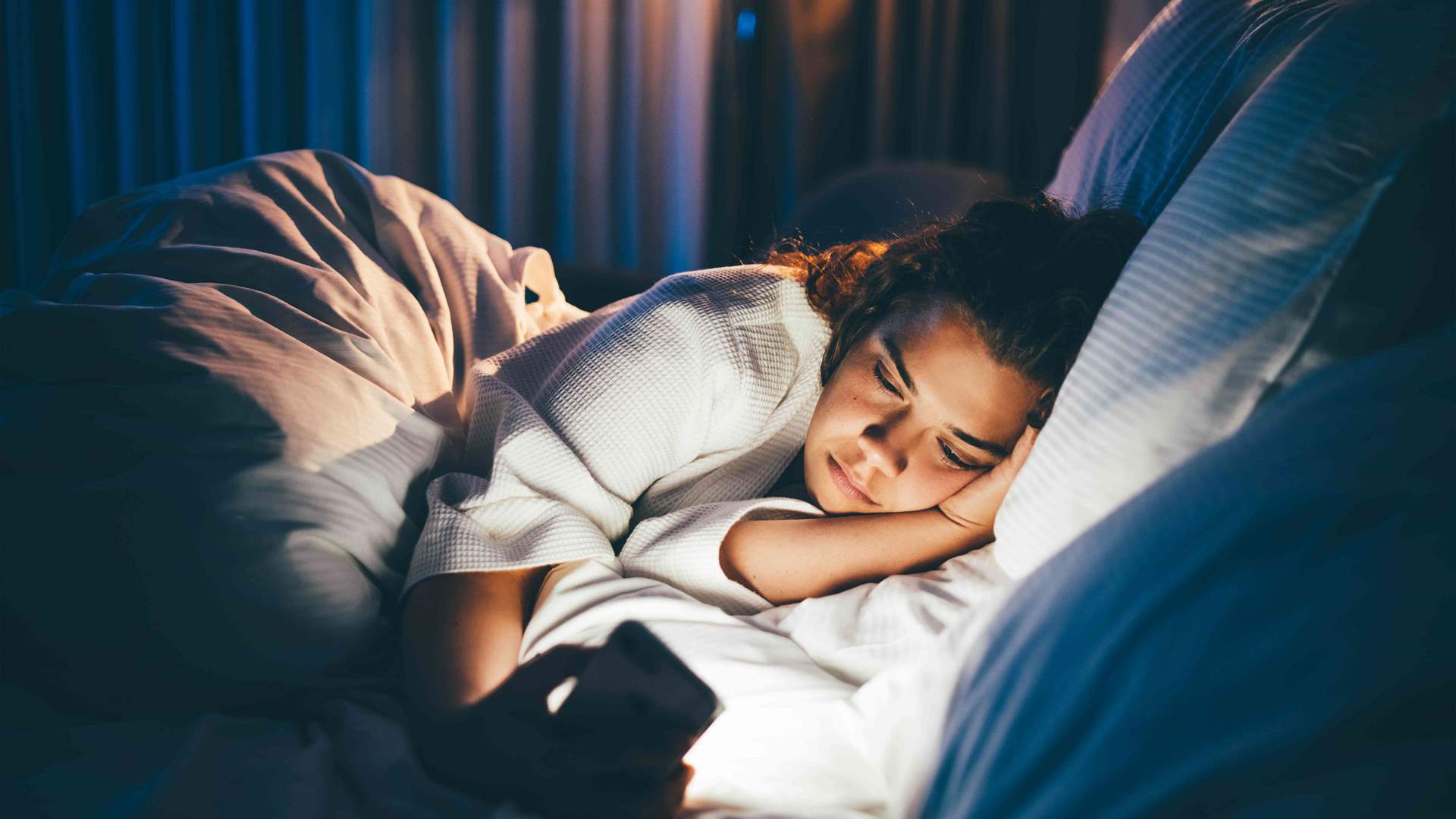 ما يظهر في الصور سيخيفك.... هذا ما يحدث لوجهك إذا لم تحصل على 7 ساعات من النوم في الليلة! (صور)
