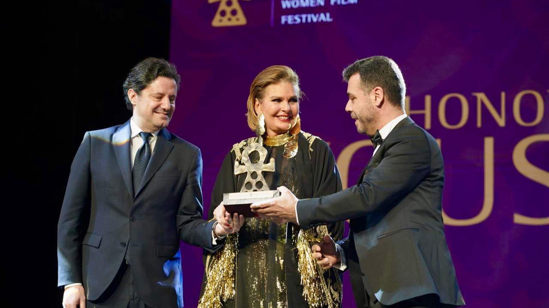 مهرجان بيروت الدولي لسينما المرأة يفتتح فعالياته ويكرّم الممثلة المصرية يسرا وسط حضور حاشد (صور)