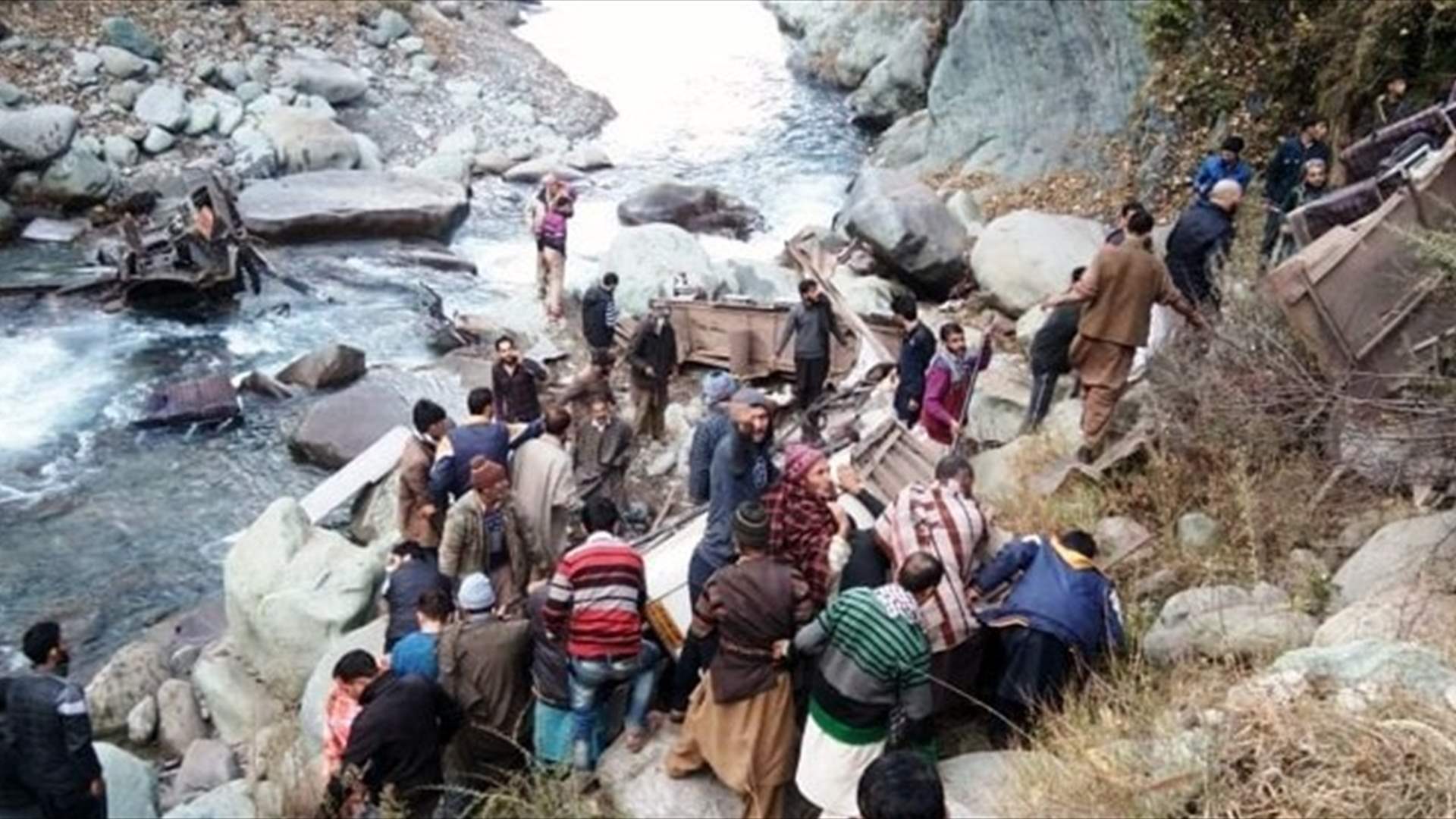 قتلى بينهم أطفال بغرق مركب في نهر في كشمير الهندية