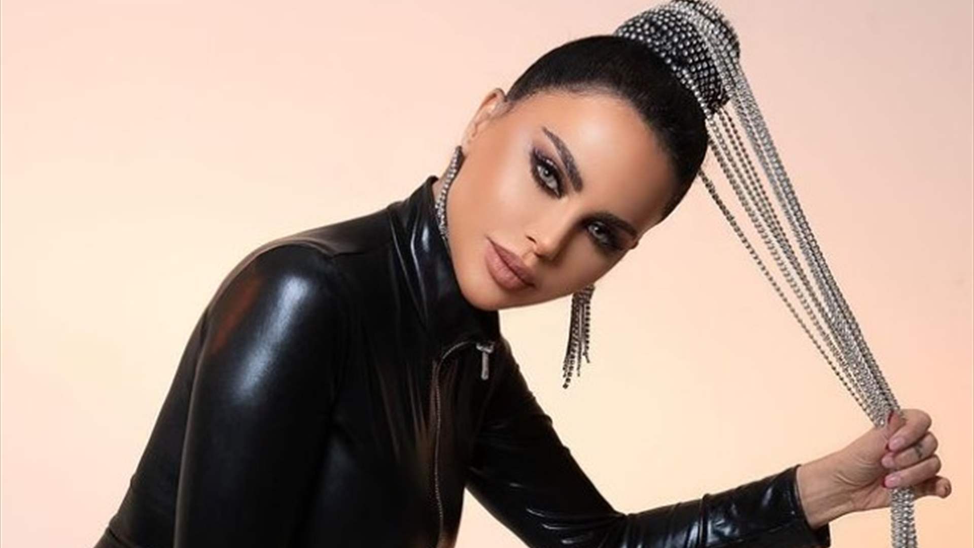 ابن ليال عبود يقتحم مجال الغناء... شاهدوا الديو الأوّل بين الأم وابنها! (فيديو)