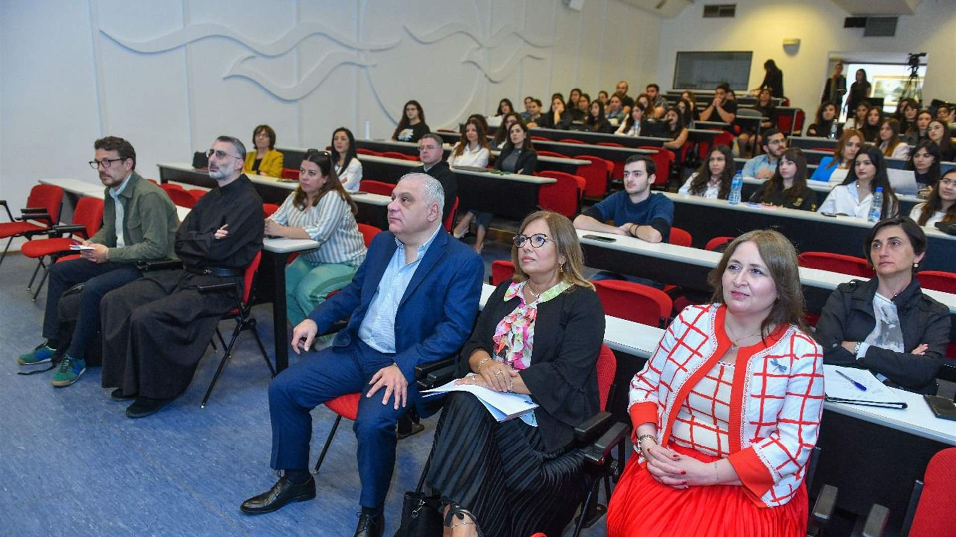 مؤتمر عن "إعادة التفكير باللغات والآداب والتعليم في عصر الذكاء الاصطناعي" في جامعة الروح القدس