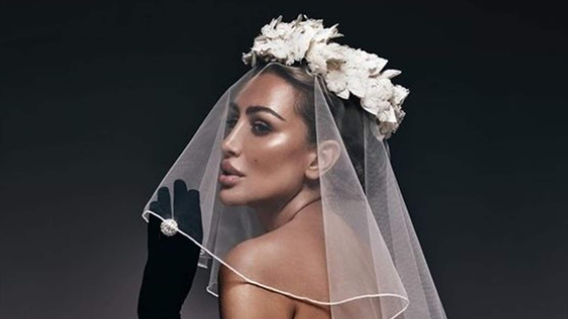 مايا دياب &quot;تقتحم&quot; زفافاً في لبنان... &quot;العريس والعروس مش عارفين&quot; (فيديو)