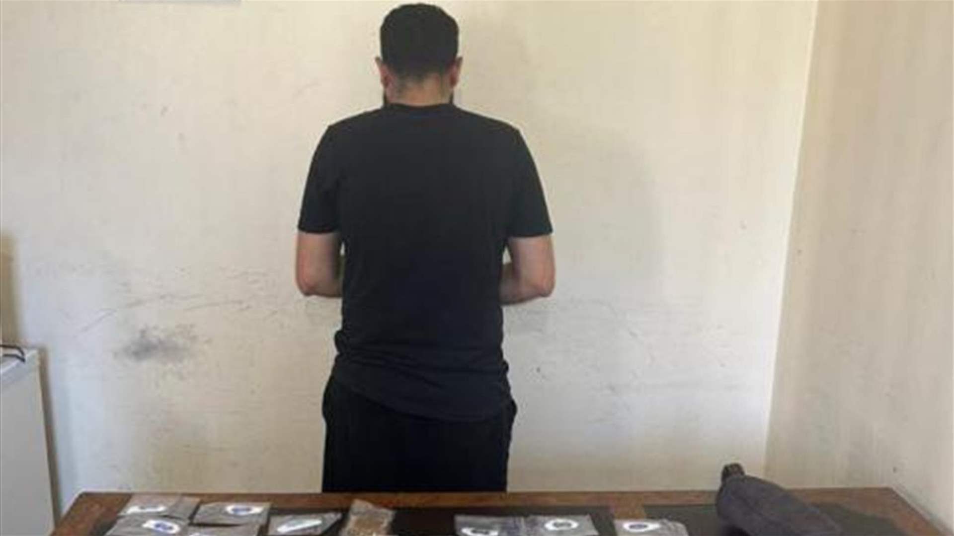 كمين محكم لمروّج مخدّرات في محلة طريق المطار