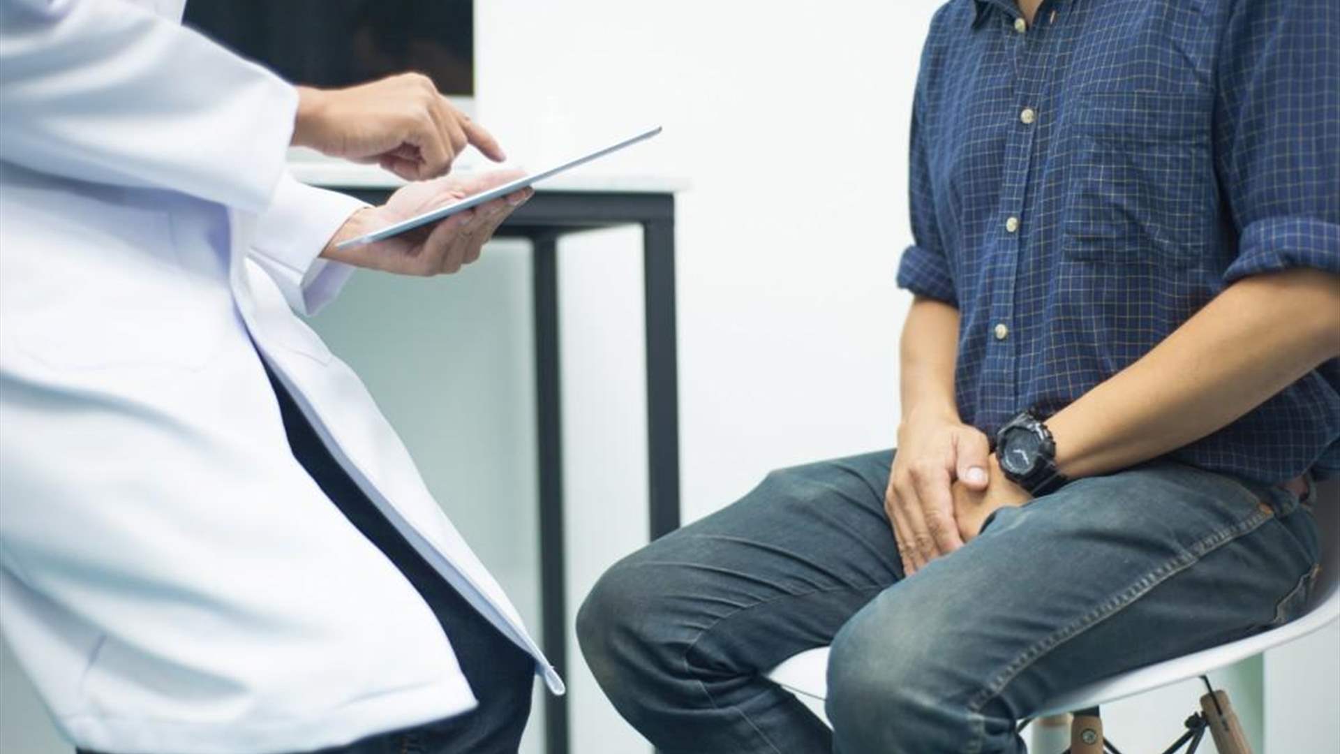 رجل سبعيني يشك في إصابته بالبروستاتا... ما علاقة المواعدة عبر الإنترنت؟!