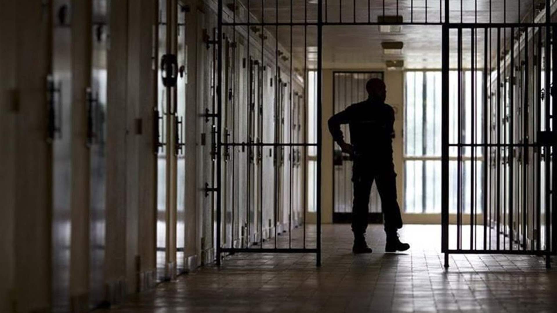 إيطاليا تعتقل 13 من حراس سجن للإشتباه في تعذيبهم نزلاء قصر