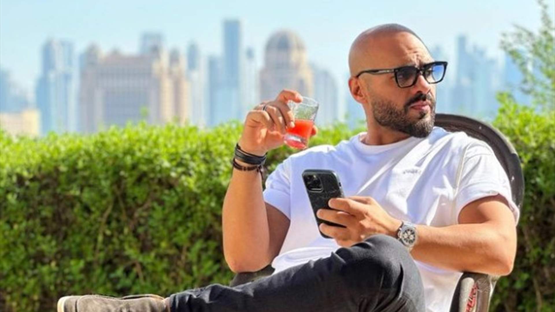 جوزيف عطية يزور منزل معجبة... شاهدوا علامات الصدمة والذهول على وجهها (فيديو)