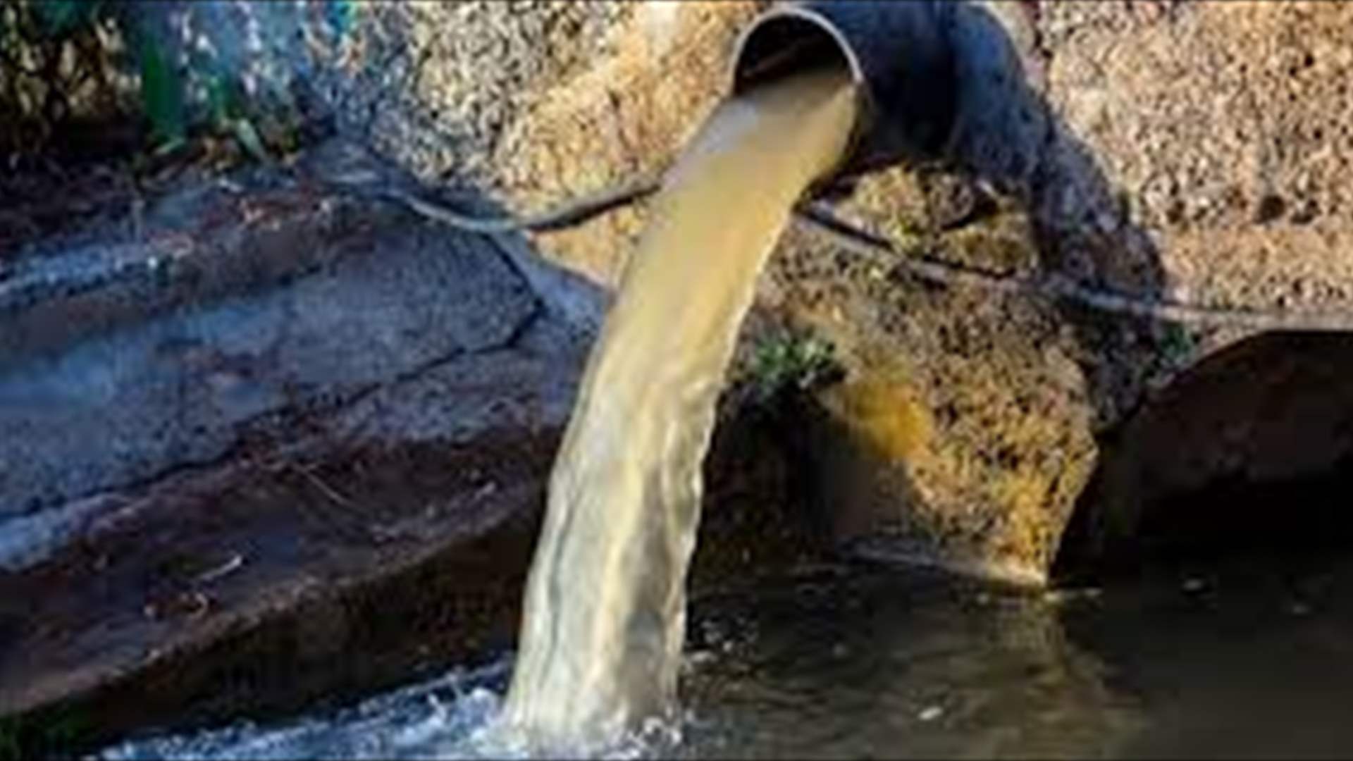 أعراض مرتبطة بتلوث المياه تظهر على أفراد في الإمارات