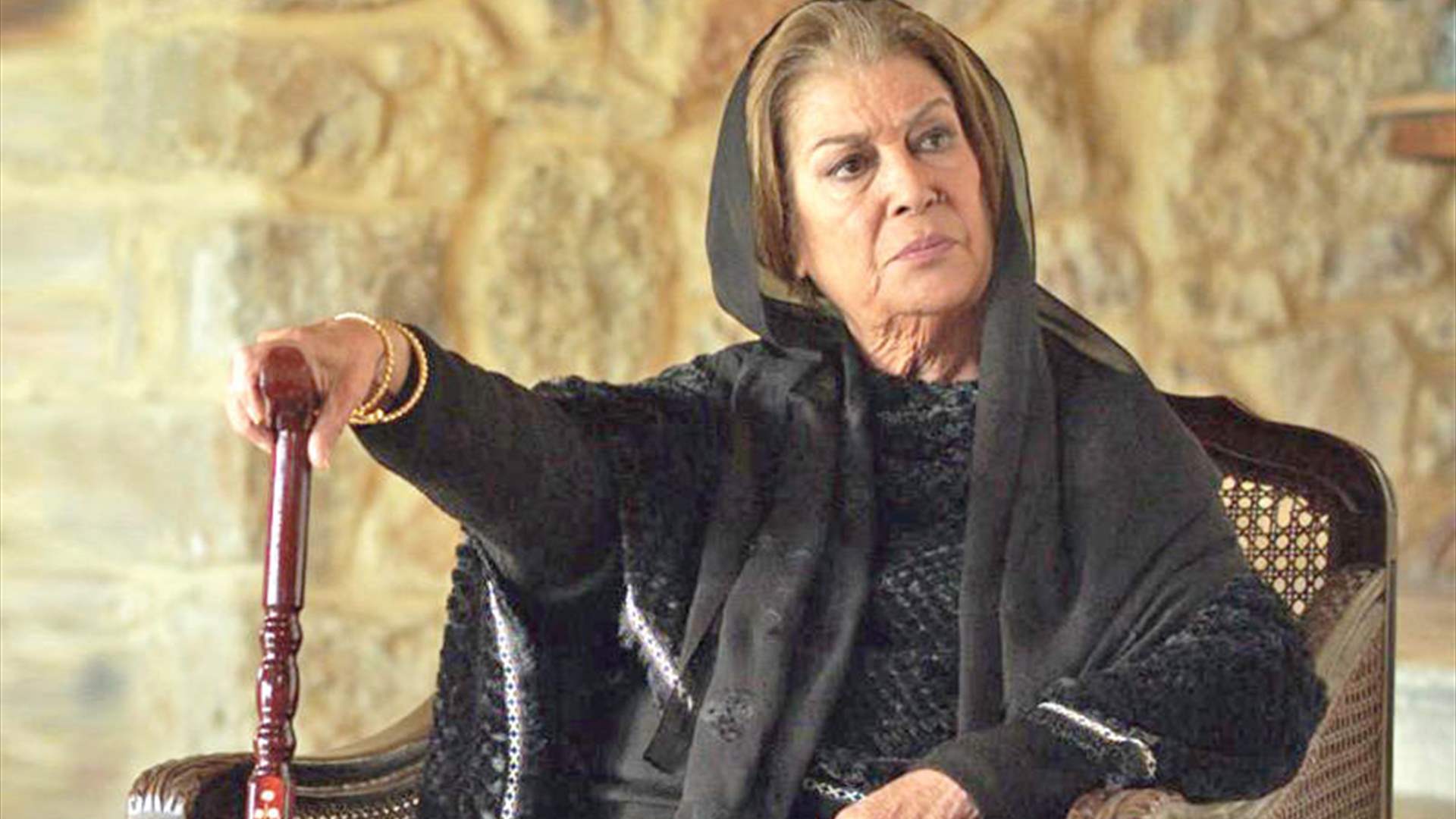 "لا تضحكوا ولا تُدهشوا"... منى واصف تغار من الجنازات: يا ترى بتطلعلي هيك جنازة؟