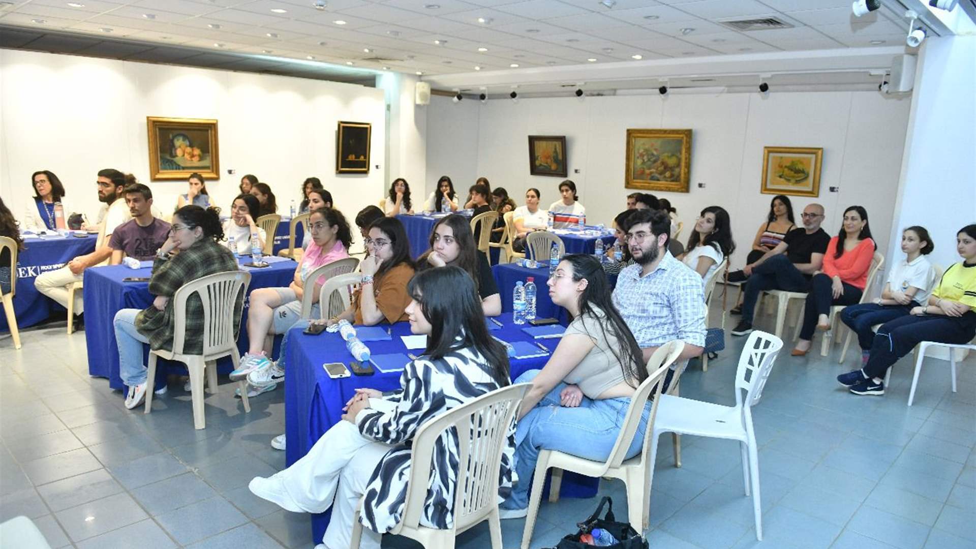 ورشة عمل عن أهمية الفن في جامعة الروح القدس