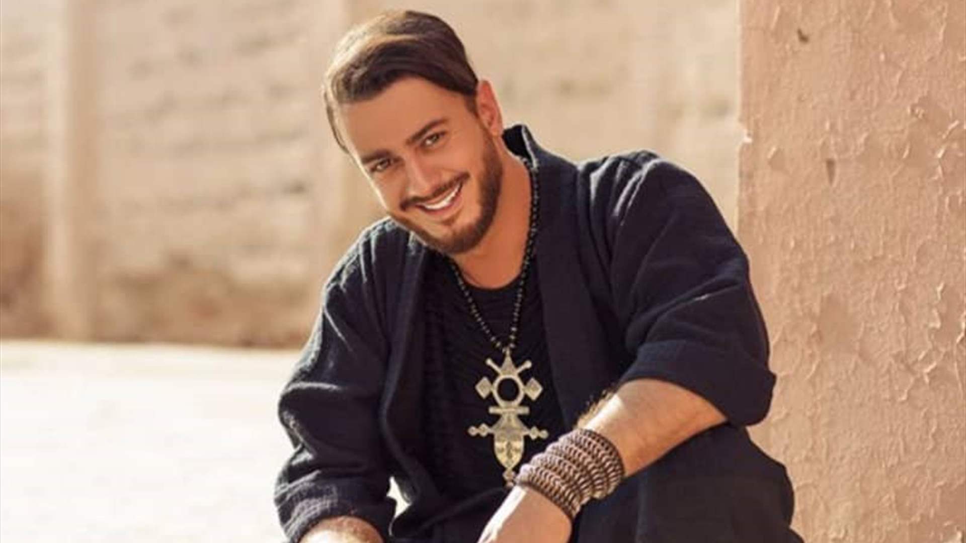 سعد لمجرد يلتقط الصور التذكاريّة في المقابر.. فما السبب؟