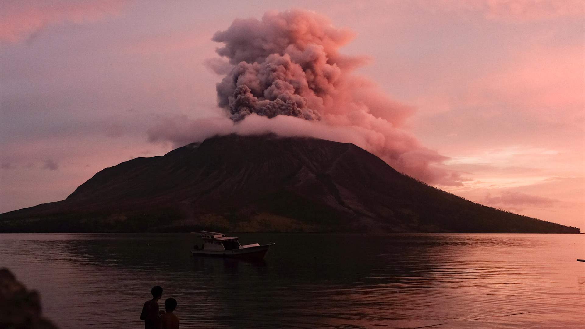 Indonesia&#39;s Ruang volcano erupts, more than 12,000 people evacuated
