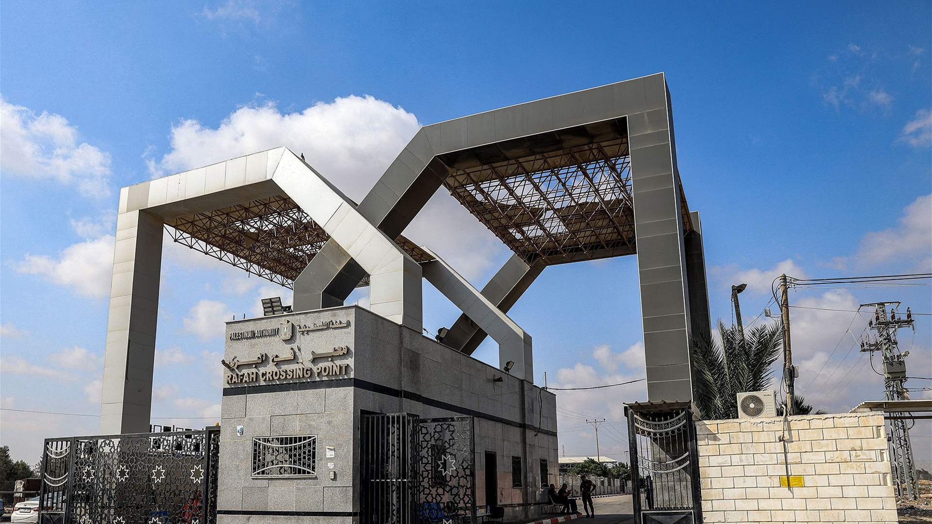 Israeli army enters Gaza&#39;s Rafah crossing