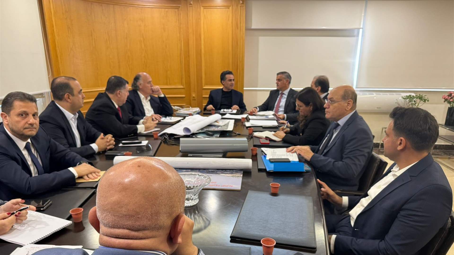 اجتماع موسع لحمية بشأن مطار بيروت... هذا ما تم بحثه 