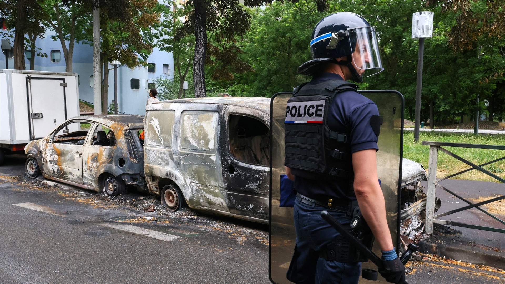 Man shoots two officers in Paris police station