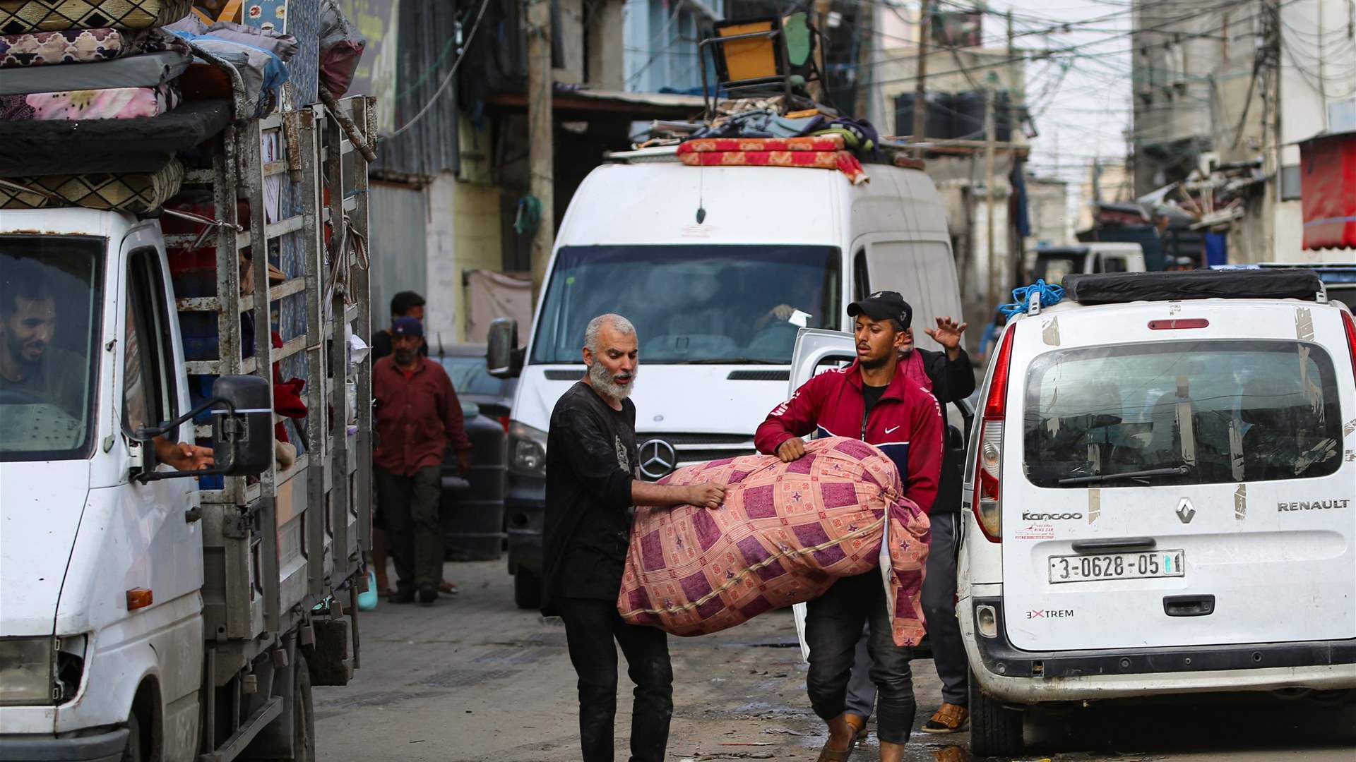 الجيش الإسرائيلي: نحو 300 ألف شخص نزحوا من شرق رفح