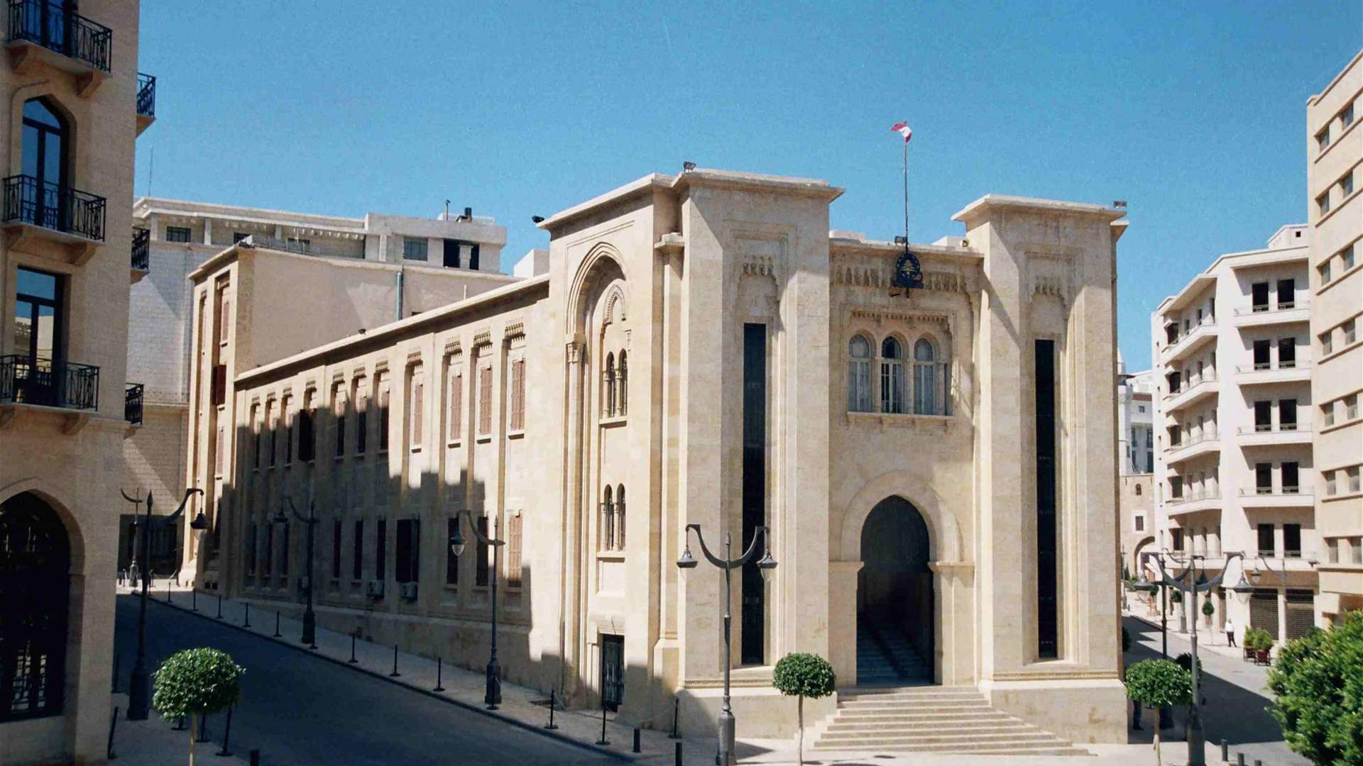 جلسة الأربعاء: "خذوا النازحين وهاتوا المليار" (نداء الوطن)