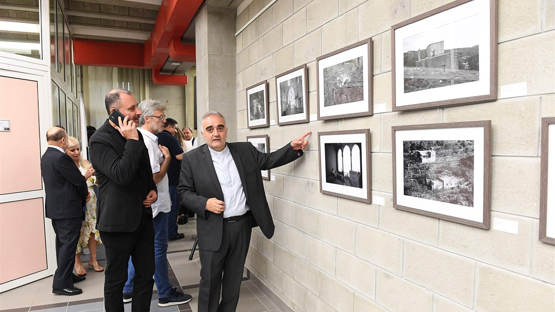 معرض صور للراحل الألماني "هاينز غاوبي" في جامعة سيدة اللويزة 