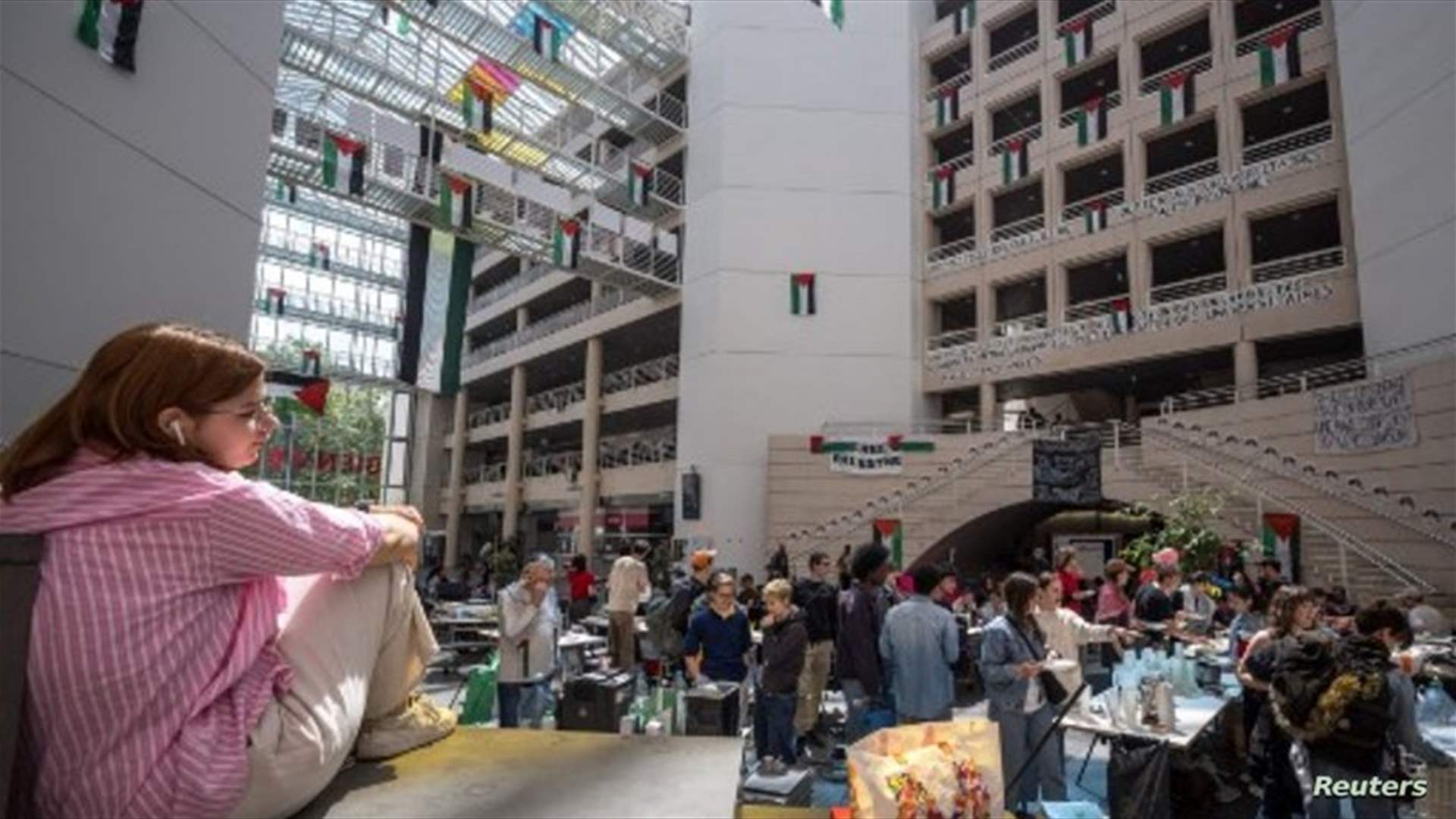 الشرطة السويسرية تُخرج الطلاب المؤيدين للفلسطينيين من جامعة برن