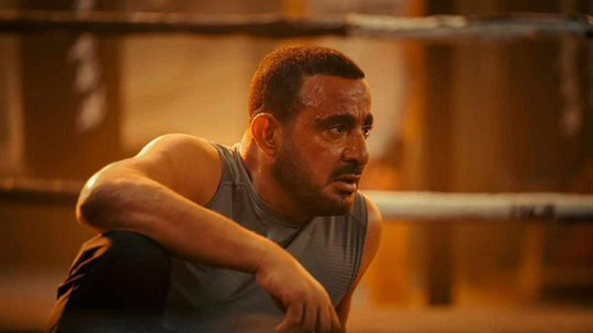 فقد الوعي أثناء التصوير.. تفاصيل تسمّم دم أحمد السقا