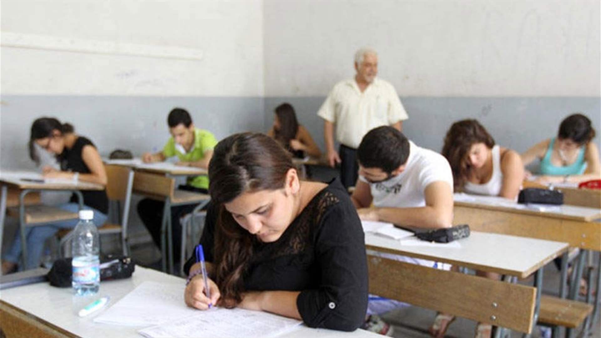 مذكرة بتمديد مهلة قبول طلبات الترشيح للامتحانات الرسمية
