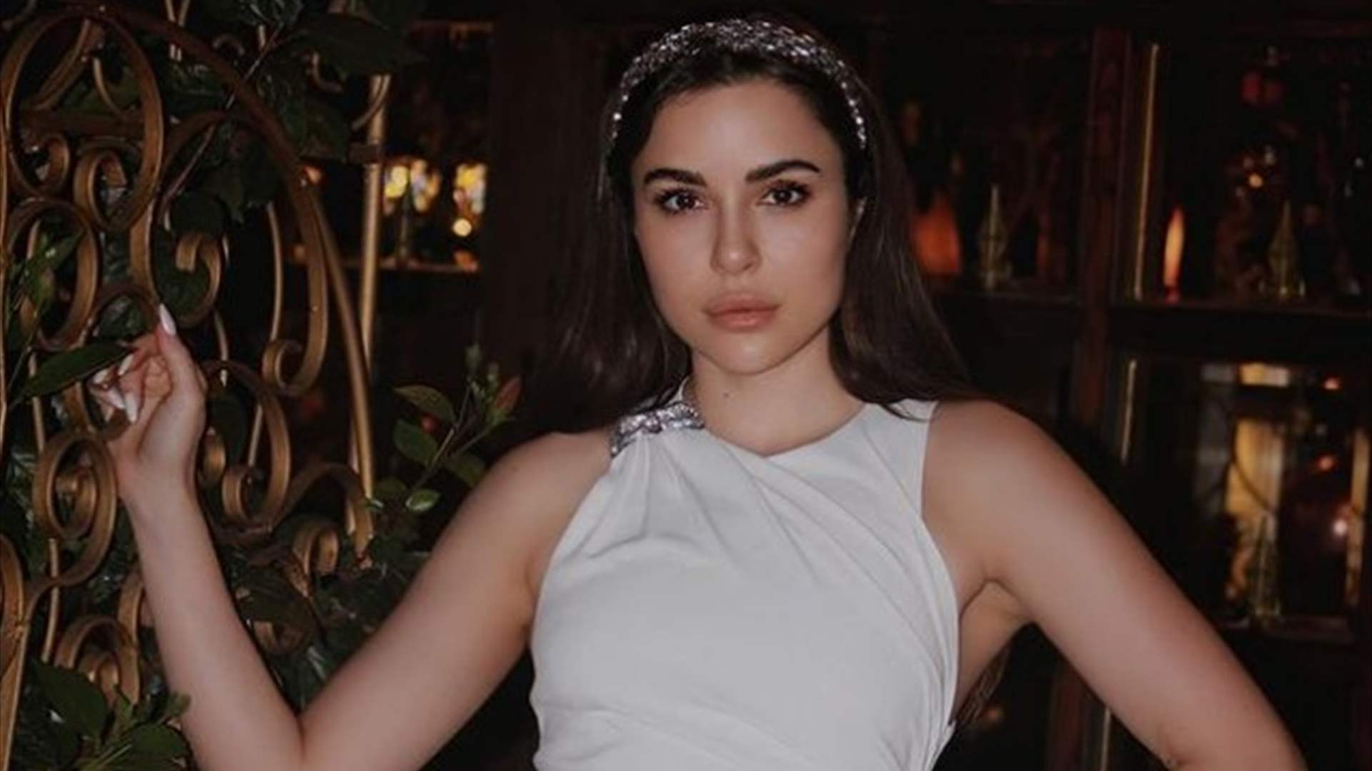 سارة أبي كنعان &quot;أحلى عروس&quot;.. صور جديدة بالأبيض واحتفالات عائليّة