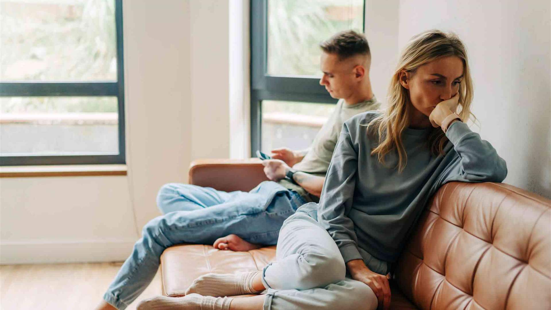 بعد علاقة دامت سبع سنوات... اعتراف "وقح" من شريكها قد يدمّر حلم شابة بالزواج!