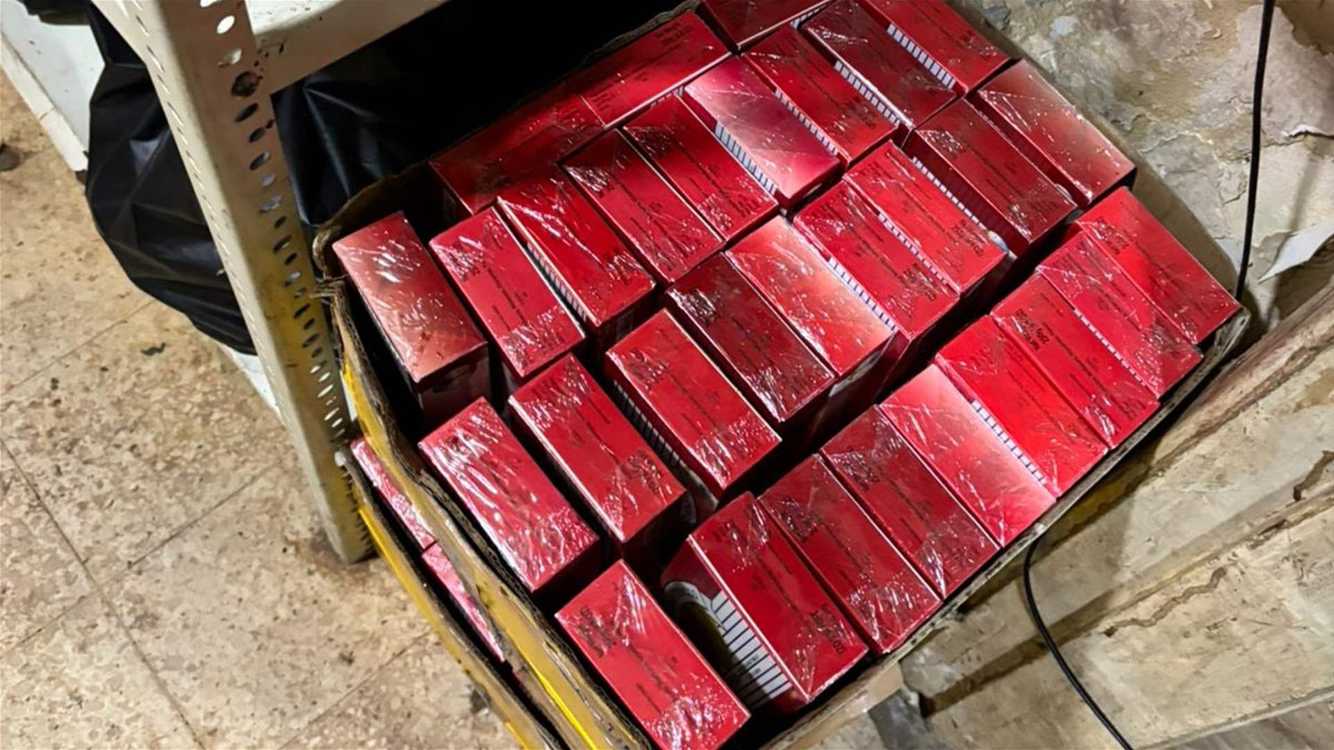 "الريجي" ضبطت منتجات تبغية مهربة ومزورة في حارة حريك